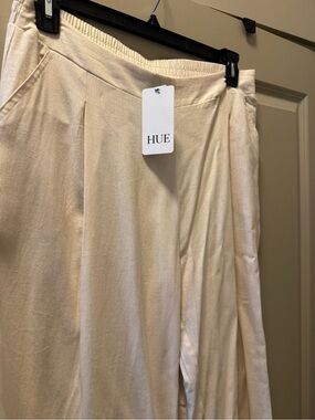 HUE Women’s Cream Relaxed Linen Pants